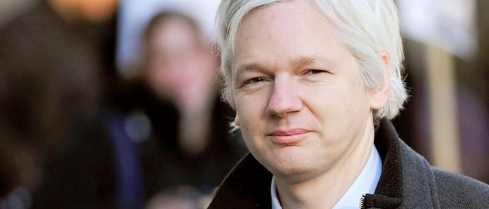 In Schweden wollte er nicht verhört werden, aber einer Befragung in der ecuadorianischen Botschaft in London stimmt er zu: Julian Assange (hier auf einem Foto vom Februar 2012). 