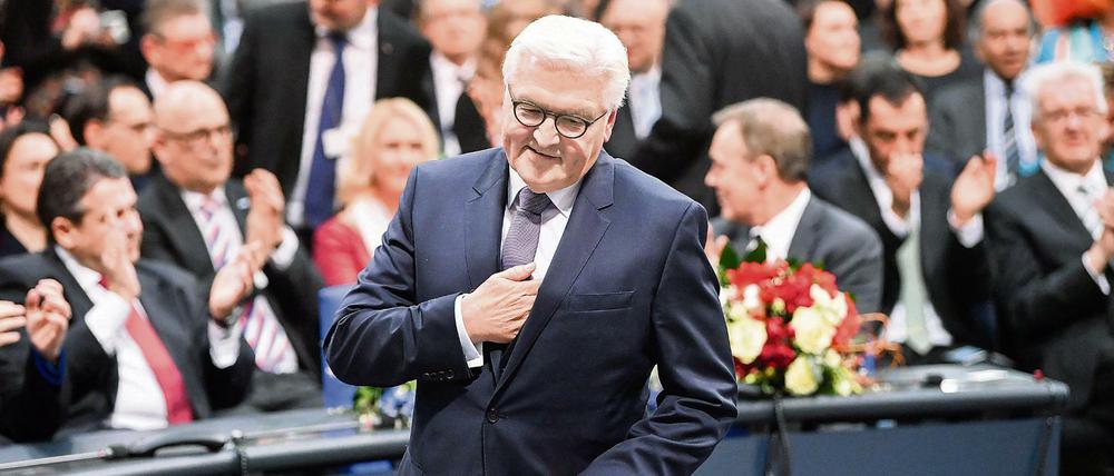 Der designierte Bundespräsident Frank-Walter Steinmeier (SPD) geht Reichstag nach der Wahl zum Bundespräsidenten zum Rednerpult. 