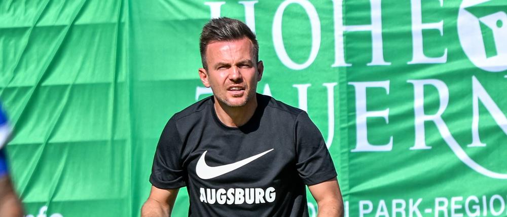 Trainer Enrico Maaßen soll mit dem FC Augsburg einen forscheren Stil entwickeln.