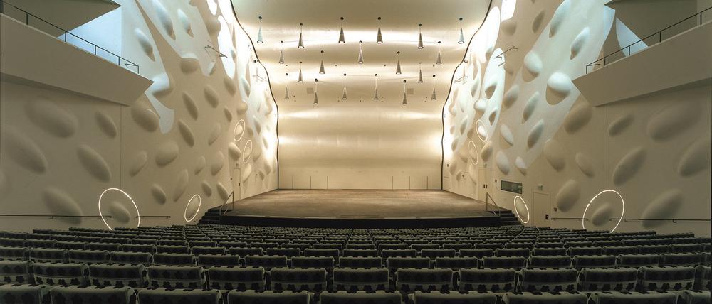 Nikolaisaal, Großer Saal, Gesamtansicht zur Bühne. Foto: promo/ Stefan Müller