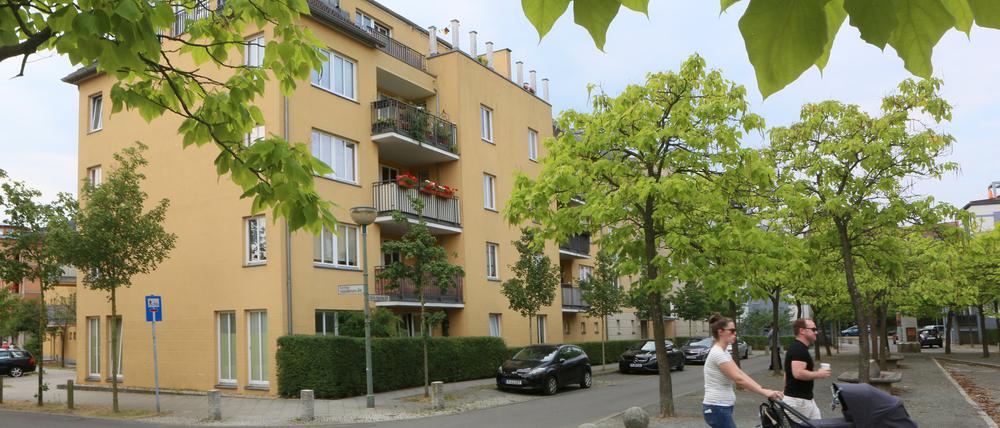 Stadtspaziergang Kirchsteigfeld (Klaer)OB Jann Jakobs und Beigeordnete der Potsdamer Stadtverwaltung besichtigen das Wohngebiet Kirchsteigfeld.