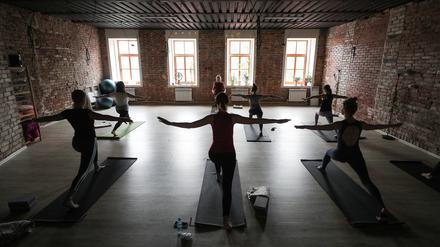 Yoga erfreut sich weltweit wachsender Beliebtheit. Aber es gibt dabei durchaus Dinge zu beachten.