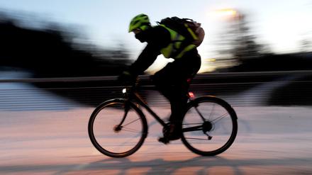 Gut eingepackt kommt man auch auf dem Fahrrad gut durch den Winter. 