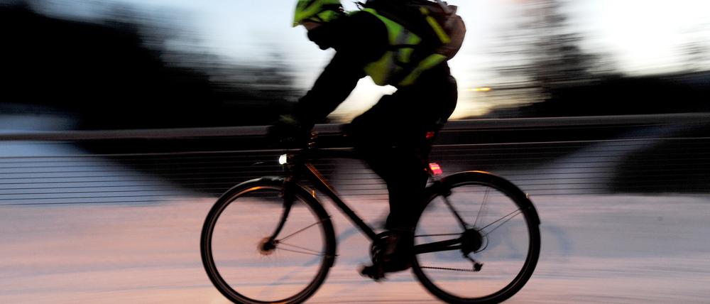 Gut eingepackt kommt man auch auf dem Fahrrad gut durch den Winter.
