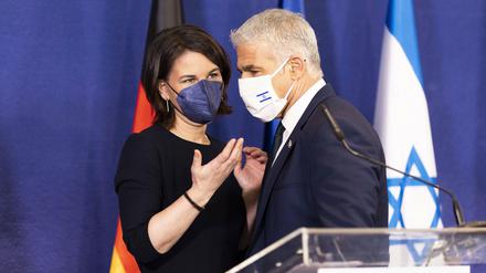 Bundesaußenministerin Annalena Baerbock, aufgenommen im Rahmen einer gemeinsamen Pressekonferenz mit Jair Lapid, Außenminister und alternierender Ministerpräsident von Israel, am 10. Februar 2022.
