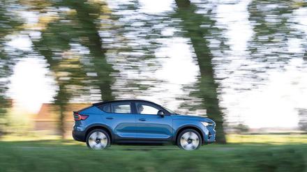 Elegante Erscheinung: Das vollelektrische Crossover SUV-Coupe C40 - entweder mit je einem Motor an Vorder- und Hinterachse oder nur mit Frontantrieb. 
