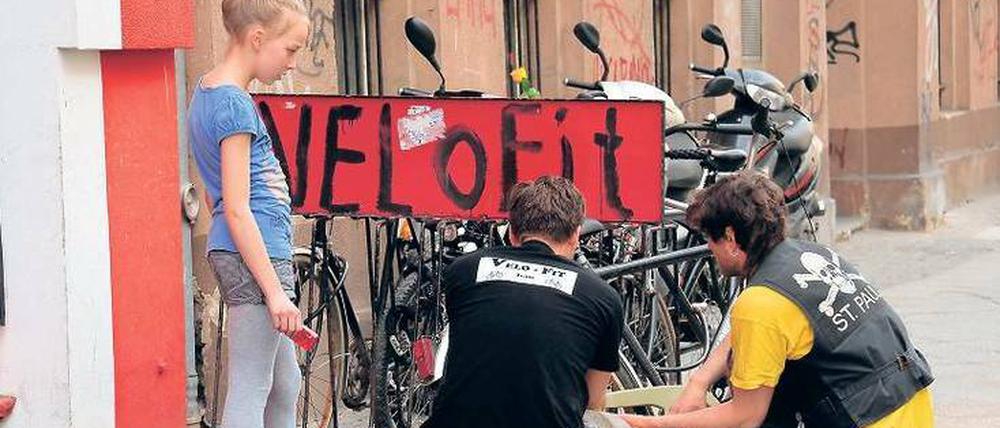 Schrauben fürs Taschengeld. Bei Velofit in Kreuzberg treffen sich Kinder zum Lernen und Basteln. 
