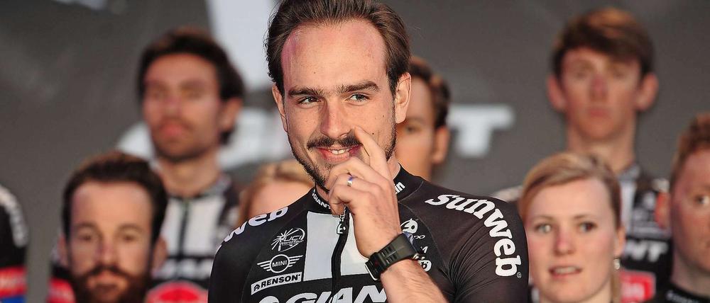 John Degenkolb, 27, gewann im vergangenen Jahr als erster Deutscher seit 1896 den Klassiker Paris - Roubaix. Der gebürtige Geraer fährt für das deutsch-holländische Team Giant Alpecin, dessen aktuelle Mannschaft am Donnerstag in Berlin vorgestellt wurde.