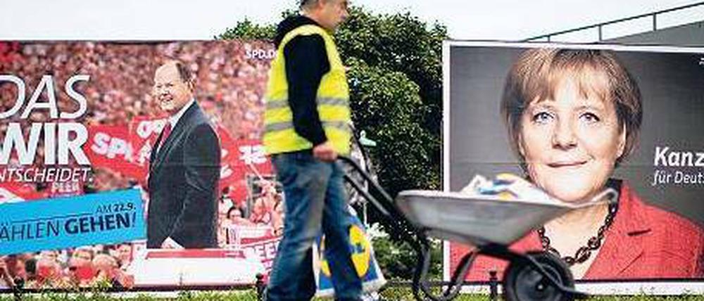 Bald wieder ein Koalitionspaar? Bundeskanzlerin Angela Merkel und Kanzlerkandidat Peer Steinbrück auf Plakaten ihrer Parteien. Foto: dpa