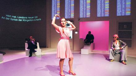 Startklar. Polly Ott in der Rolle des Partyluders London Sheraton. Foto: Eventpress Hoensch