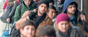 Flüchtlinge am Bahnhof von Passau. Die Zahl der nachziehenden Angehörigen ist relativ niedrig, aber es gibt einen großen Bearbeitungsstau. 