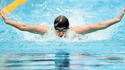 Mit offenen Armen nach der Zukunft greifen. Kathrin Demler, hier in Berlin auf der 200-Meter-Lagen-Strecke, gehört zu den hoffnungsvollsten Nachwuchsathleten im Deutschen Schwimm-Verband.