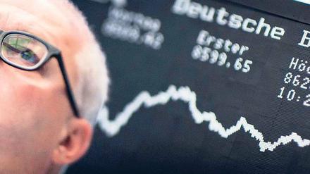 Börsianer staunen. Der Leitindex Dax erreicht zum zweiten Mal in diesem Jahr einen Höchststand. Foto: dpa