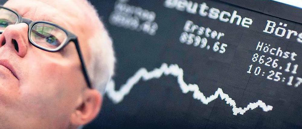 Börsianer staunen. Der Leitindex Dax erreicht zum zweiten Mal in diesem Jahr einen Höchststand. Foto: dpa