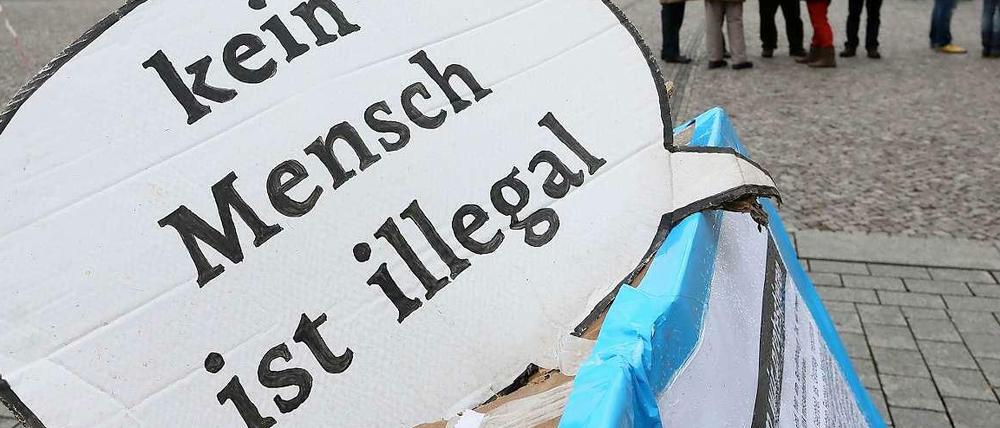 Seit Oktober campieren Flüchtlinge aus Protest auf dem Oranienplatz und vor dem Brandenburger Tor. Jetzt haben sie ein Schulgebäude in Kreuzberg besetzt.