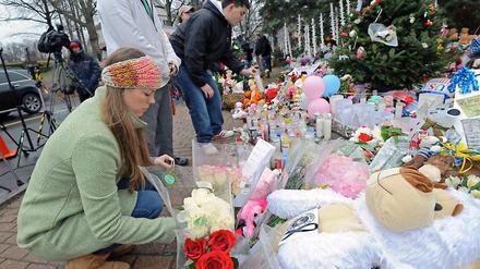 Fassungslosigkeit und Trauer. In Newtown gedenken die Menschen der Opfer des Amoklaufs. 