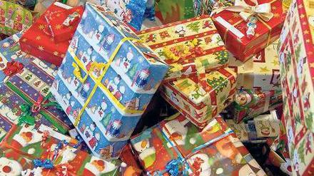 Bald ist das Christkind da – mit vielen bunten Päckchen. Bei den Kleinen stecken vor allem Spielwaren drin. 