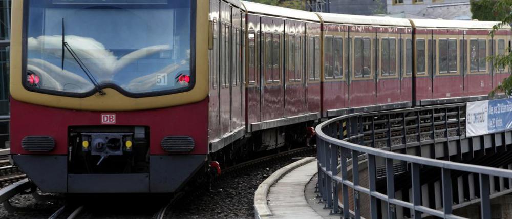 Fahrgäste der Berliner S-Bahn mussten am Dienstagmorgen länger am Gleis warten.