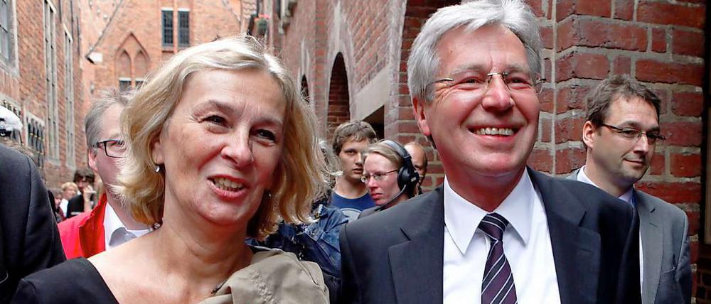 Blumen für den Sieger: Jens Böhrnsen (SPD) mit seiner Lebensgefährtin Birgit Rüst. 