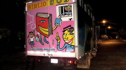 Der Bertolt Brecht–Bibliobus bringt Jim an Tag 30 nach Managua. 