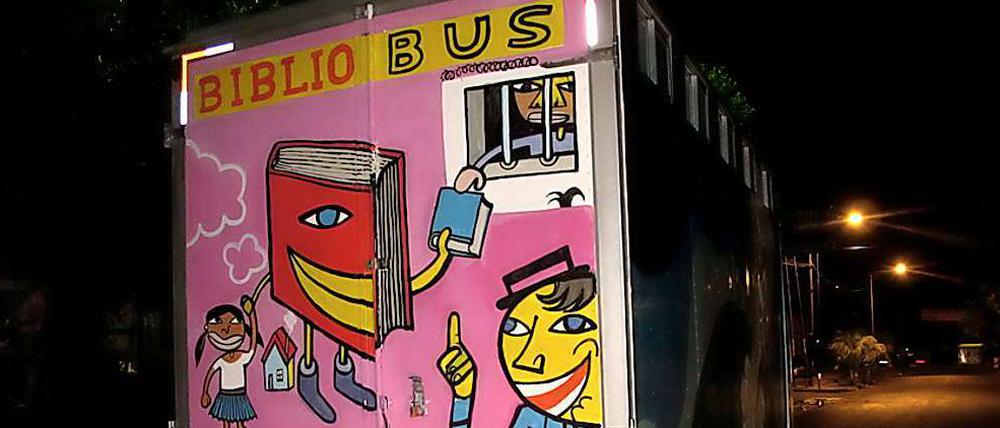 Der Bertolt Brecht–Bibliobus bringt Jim an Tag 30 nach Managua. 
