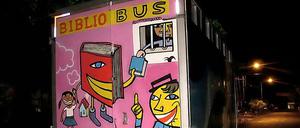 Der Bertolt Brecht–Bibliobus bringt Jim an Tag 30 nach Managua. 