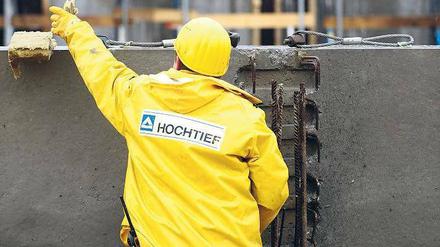 Günstig zu haben. Hochtief ist – gemessen am Unternehmenswert – an der Börse niedrig bewertet. Der spanische Wettbewerber ACS will deshalb zugreifen. Hochtief wehrt sich, angeblich auch mit Unterstützung des Emirats Katar, wie der „Spiegel“ meldet. 