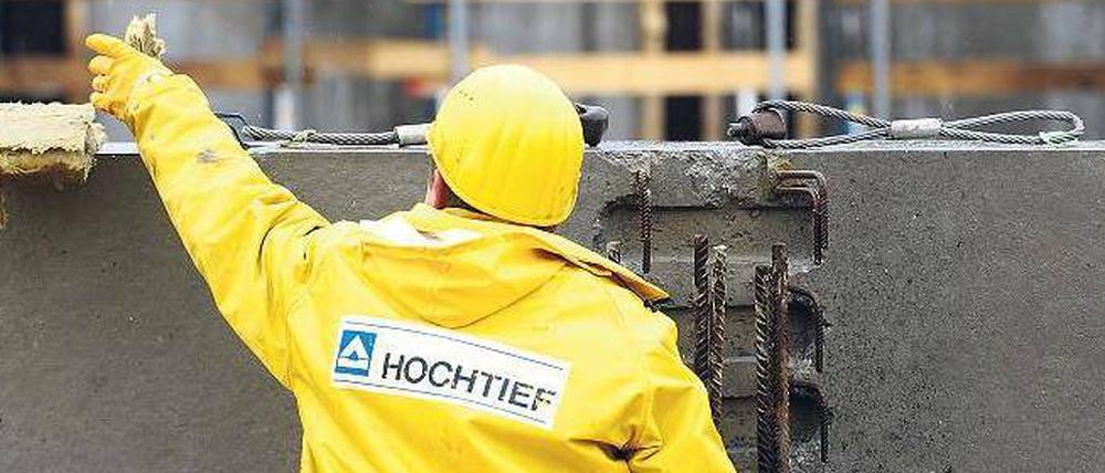 Günstig zu haben. Hochtief ist – gemessen am Unternehmenswert – an der Börse niedrig bewertet. Der spanische Wettbewerber ACS will deshalb zugreifen. Hochtief wehrt sich, angeblich auch mit Unterstützung des Emirats Katar, wie der „Spiegel“ meldet. 