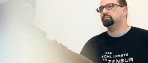 Auf Bewährung. Der Landeschef der Piraten Hartmut Semken hat ein Problem mit der Abgrenzung von Rechtsextremen. Jetzt haben viele in der Partei ein Problem mit ihm. 