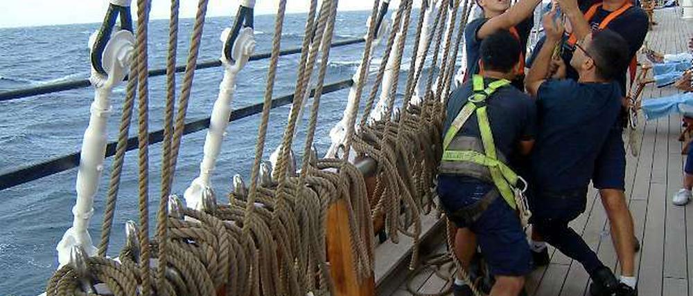 Wenn alle an einem Strang ziehen. Vom ersten bis zum sechsten Segeltag nur mit Windkraft unterwegs – das haben bisher weder die Windjammer-Lady „Sea Cloud“ noch die „Sea Cloud II“ geschafft. 