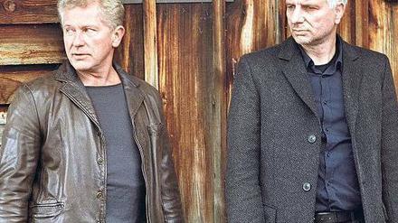 Intensiv suchen die Kommissare Ivo Batic (Miroslav Nemec, links) und Franz Leitmayr (Udo Wachtveitl) nach den Spuren des Vergewaltigers. Foto: BR