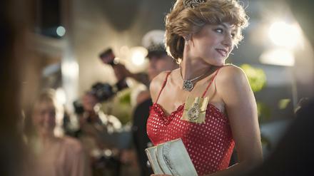 Romantik und Drama. In der vierten Staffel kommt die Netflix-Serie „The Crown“ bei bei Lady Di (Emma Corrin) an und ihrer Verbindung zu Prinz Charles an.