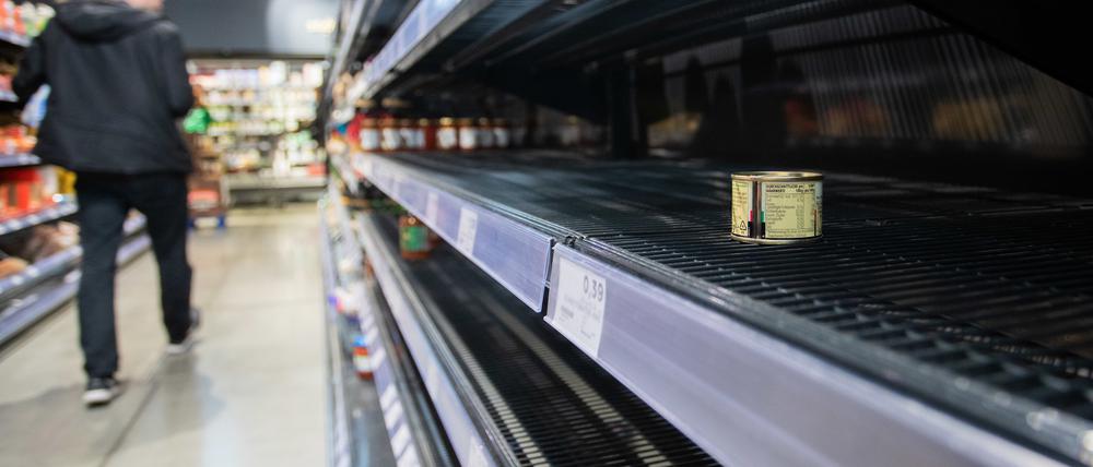 Leere Supermarktregale kennen viele Kunden aus dem Frühjahr.