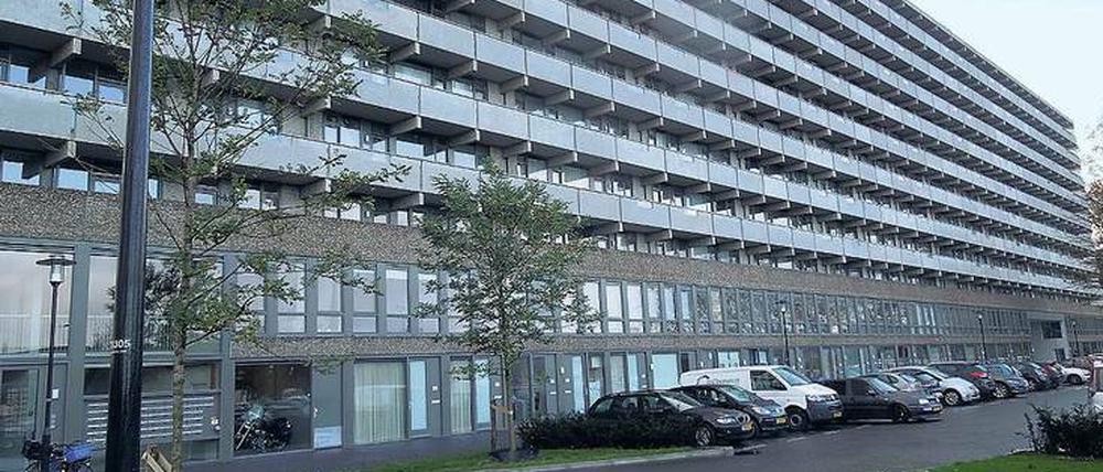 Die Kleiburg ist ein 400 Meter langer Riegel. Im Zuge der Sanierung wurde die Erdgeschosszone völlig neu gestaltet. 