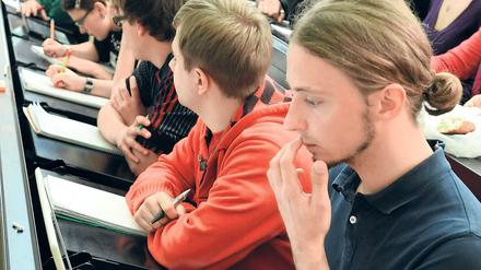 Bildungschance. Dem Studienwunsch vieler junger Leute entsprochen werden, weil Bund und Länder mit dem Hochschulpakt massenhaft Studienplätze aufbauten. 