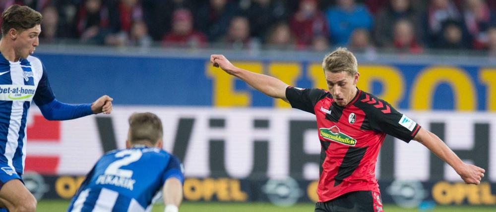 Nils Petersen wird vor dem zwischenzeitlichen 2:0 von Peter Pekarik und Niklas Stark nicht richtig gestört.
