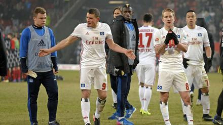 Keine gute Stimmung. Die HSV-Spieler nach der 1:3-Niederlage in Ingolstadt.