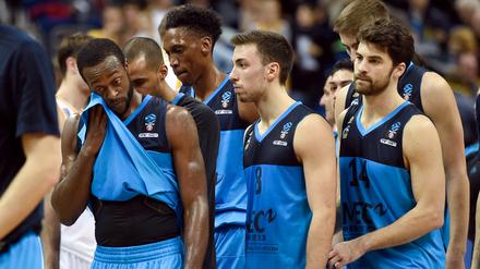 Die Alba-Spieler sind resigniert nach dem 72:102 gegen Khimki Moskau.