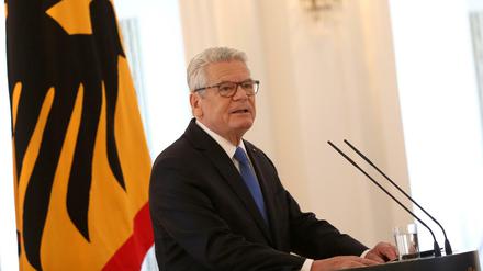 Ganz ruhig erklärte Bundespräsident Joachim Gauck am Montag seine Entscheidung.