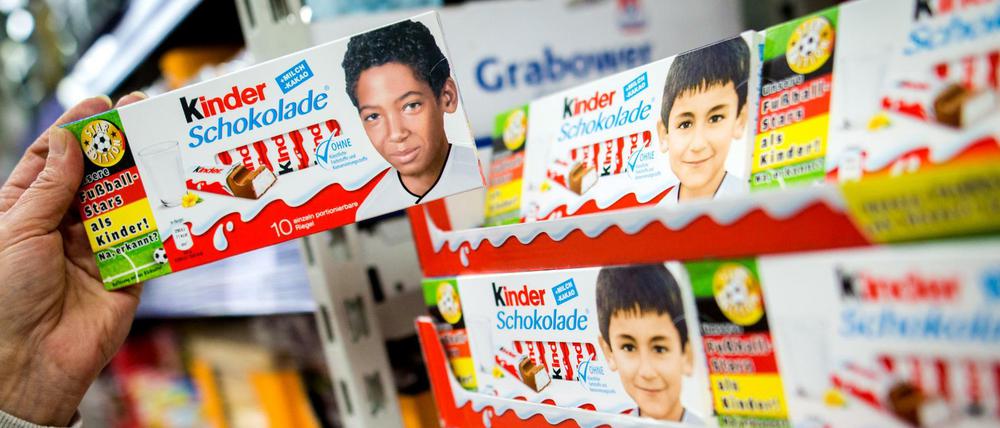 Kinderbilder der deutschen Nationalspieler zieren die Verpackungen von Kinder-Schokolade.