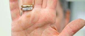 Wem gehört diese Hand? 