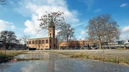 Leerstelle. Die Entwürfe des Ideenwettbewerbs sind bis 13. März in der St.-Matthäus-Kirche am Kulturforum ausgestellt. Foto: Paul Zinken/dpa