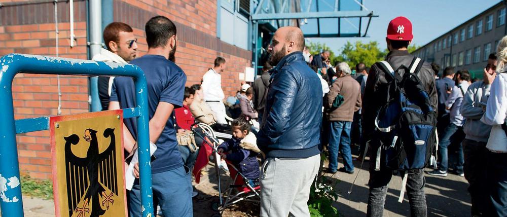 Das Bundesamt für Migration und Flüchtlinge erwartet einen noch stärkeren Stau bei Asylanträgen. 