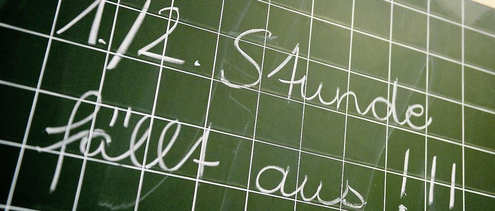 Mit Einschränkungen ist zu rechnen. „Gleicher Lohn für gleichwertige Arbeit“ ist eine der Forderungen der streikenden Lehrer.