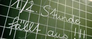 Mit Einschränkungen ist zu rechnen. „Gleicher Lohn für gleichwertige Arbeit“ ist eine der Forderungen der streikenden Lehrer.