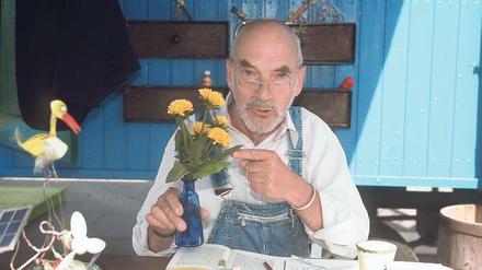 Er drehte in Heiligensee und lebte am Kudamm. Peter Lustig, Jahrgang 1937, kam einst als Tontechniker nach Berlin. Von 1978 bis 2005 moderierte er die Kindersendung „Löwenzahn“, die auch viele Erwachsene regelmäßig schauten. 