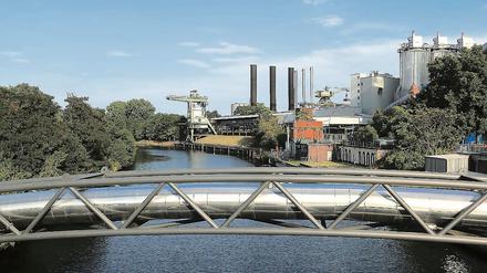 Fernwärme wird aus dem Berliner Kraftwerk Moabit zugeliefert. 