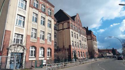 Äußerlich fast unverändert: Bis 2012 war im Gebäude der jetzigen Notunterkunft und künftigen Flüchtlingsschule die Teske-Realschule beheimatet.