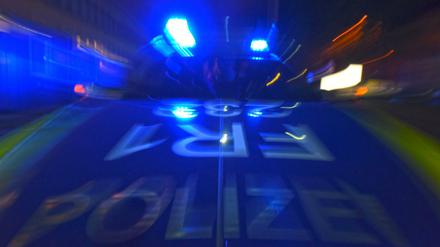Wie die Polizei mitteilte, handelt es sich nach Aussagen der Opfer bei den Tätern vermutlich nicht um Deutsche.