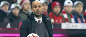 Da guckt er. Pep Guardiola kassierte mit den Bayern gegen Mainz eine unerwartete Niederlage.
